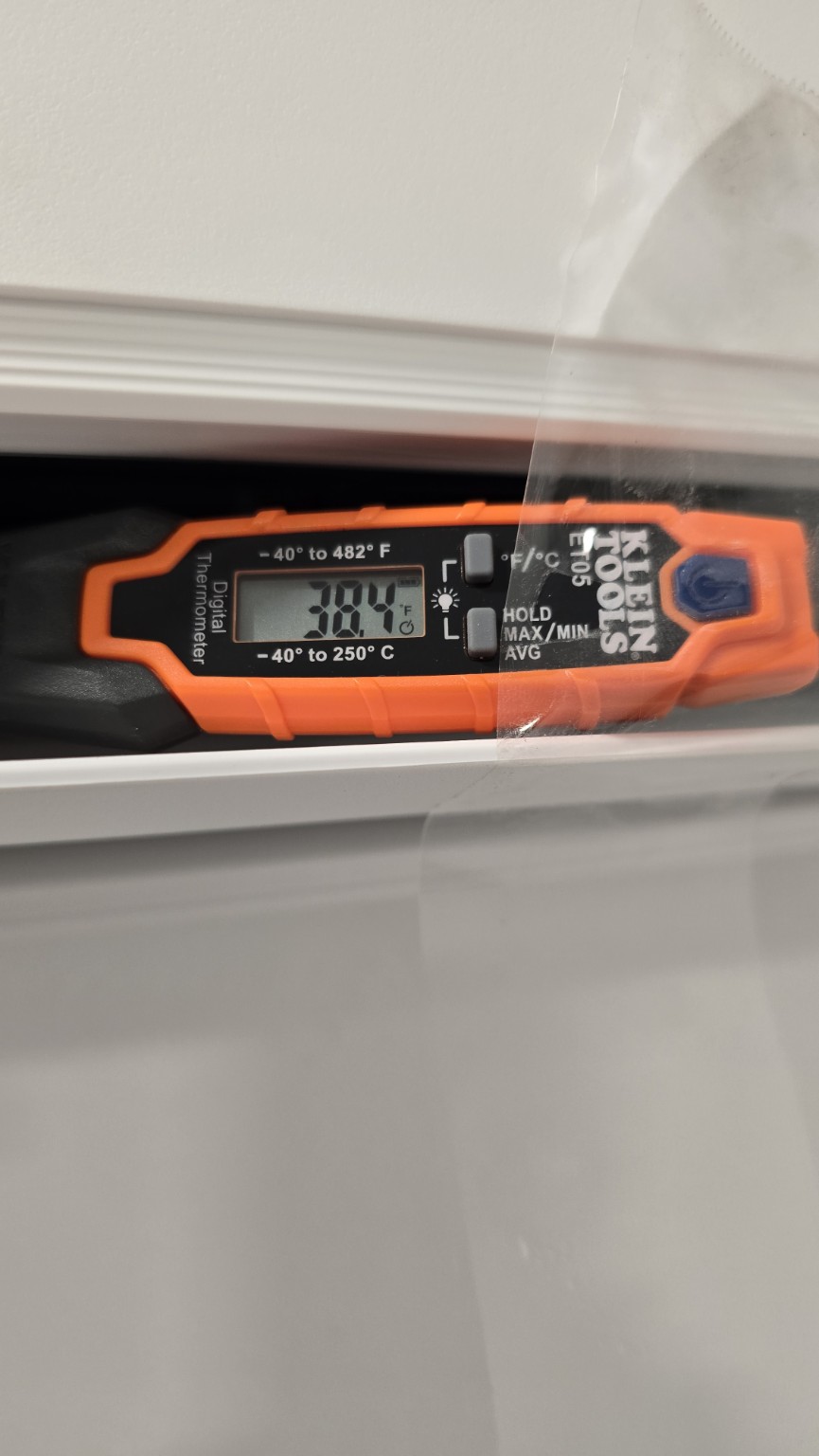 Second thermometer showing 38.4 degree cooling discharge air
